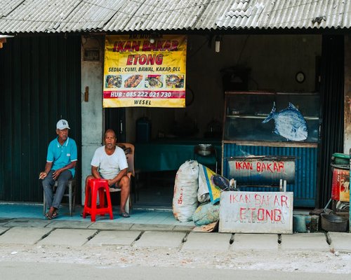 Hidangan ikan panggang dengan jeruk nipis